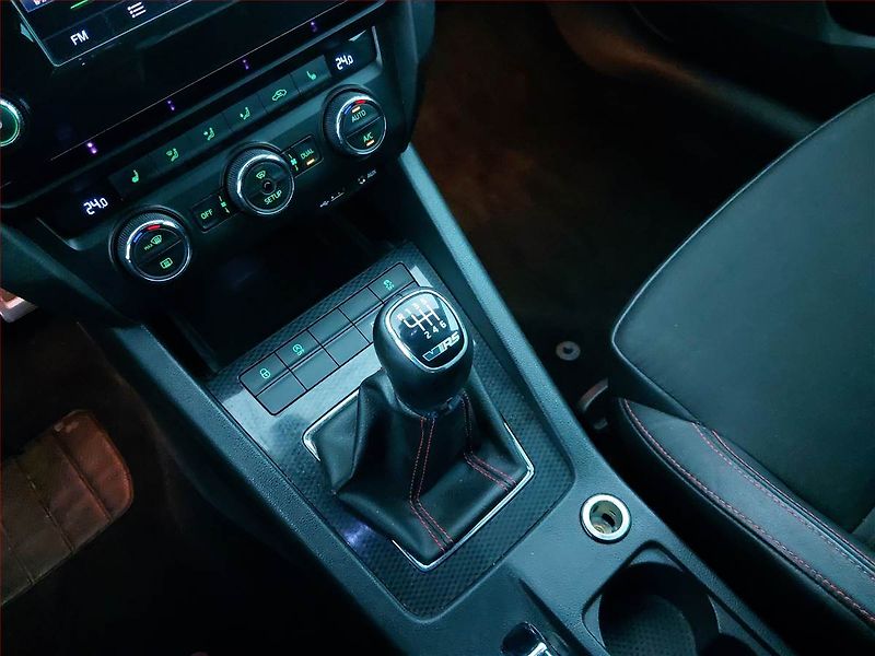 Škoda Octavia (2014) RS 2.0 TDI, Kůže, Bi-Xenony - fotka 13 z 19