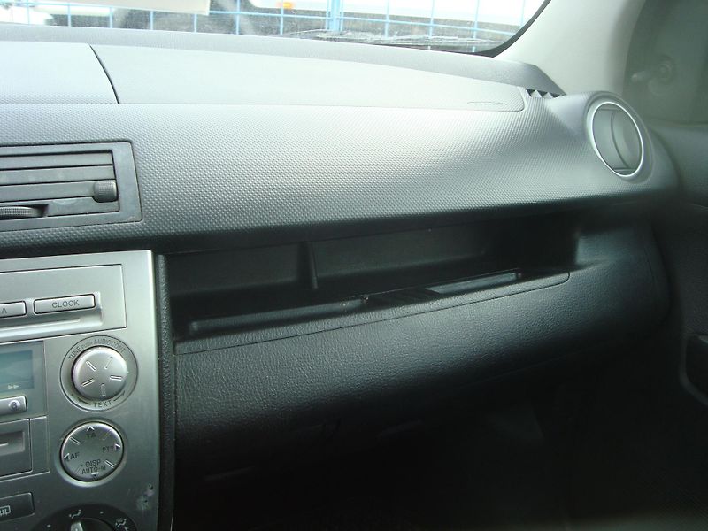 Mazda 2 (2006) 1,2 - fotka 15 z 17