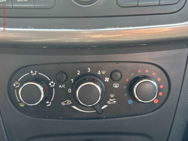 Dacia Logan (2016) 0.9 TCe, 1.maj,ČR, AC, temp - fotka 14 z 17
