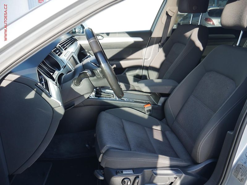Volkswagen Passat (2015) 2.0TDi, AT, navi, LED - fotka 9 z 26