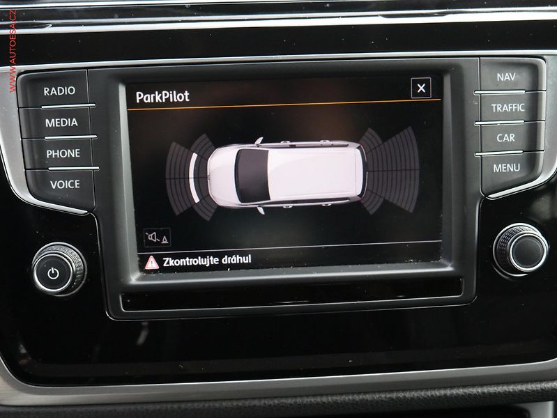Volkswagen Touran (2016) 2.0 TDi, DSG, STK9/27 - fotka 12 z 15