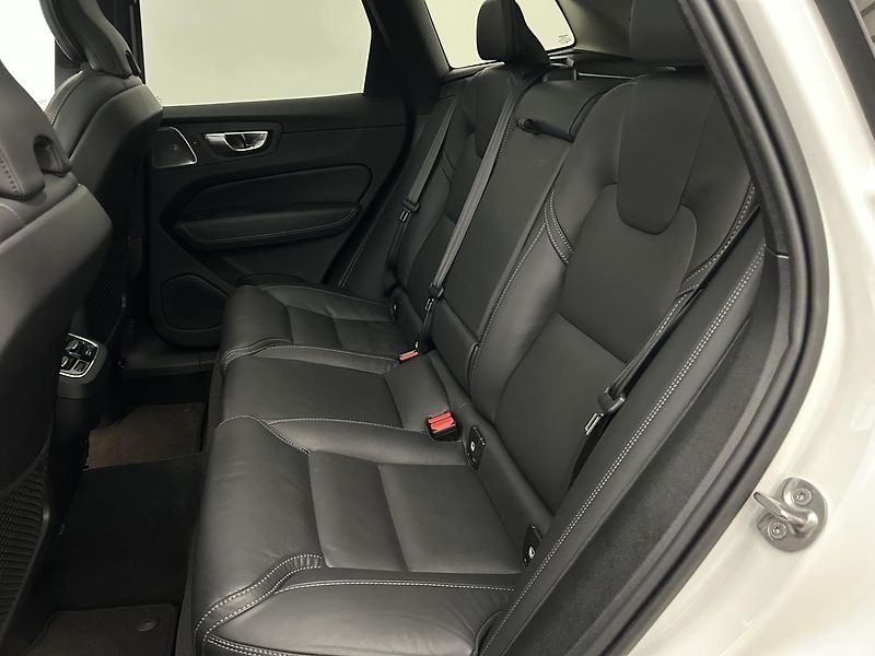 Volvo XC60 2.0  B4 4x4 ULTIMATE - fotka 11 z 34