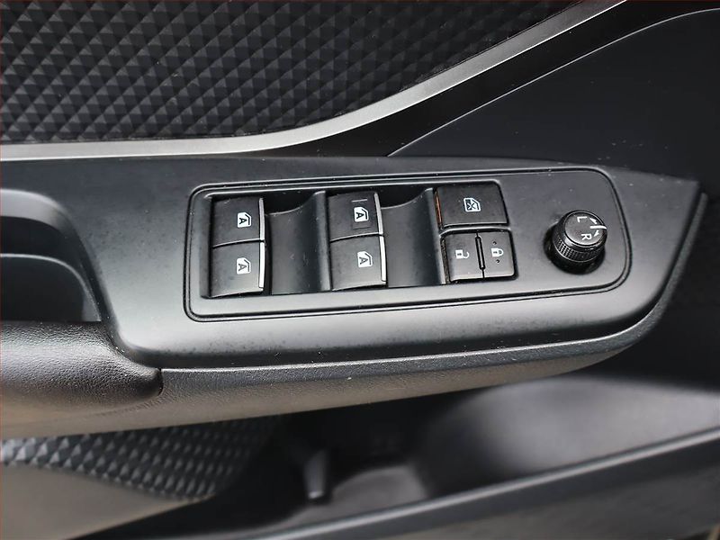 Toyota C-HR (2018) 1.8 Hybrid, Automat - fotka 21 z 21