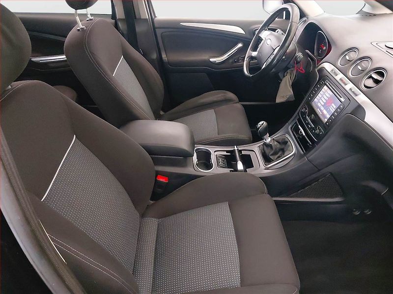 Ford S-MAX (2014) Titanium 2.0 TDCi, Navi - fotka 9 z 16