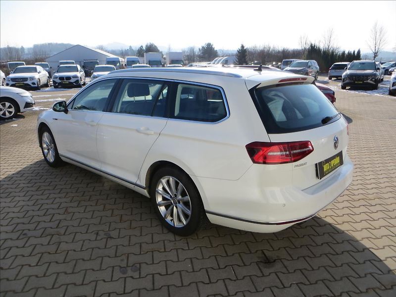Volkswagen Passat 2,0 TDI 140kW 4MOT DSG H-Line - fotka 5 z 23