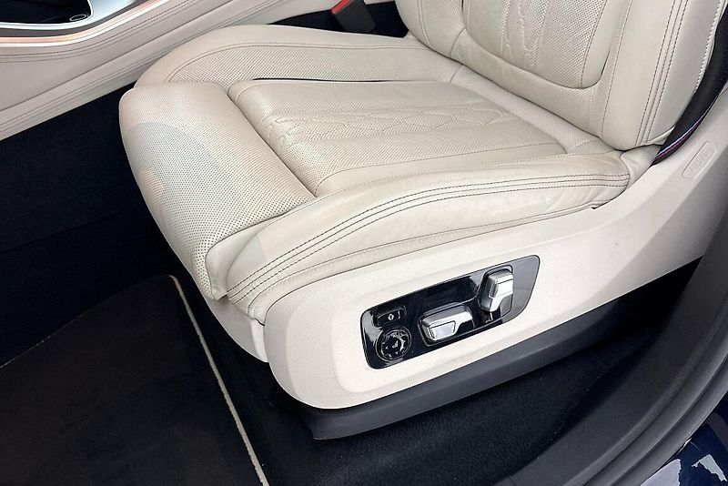 BMW X5 M50i - fotka 7 z 30