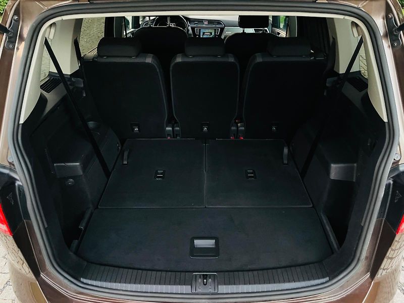 Volkswagen Touran 1.6TDI MAN 7MÍST LED SERVISKA - fotka 21 z 45