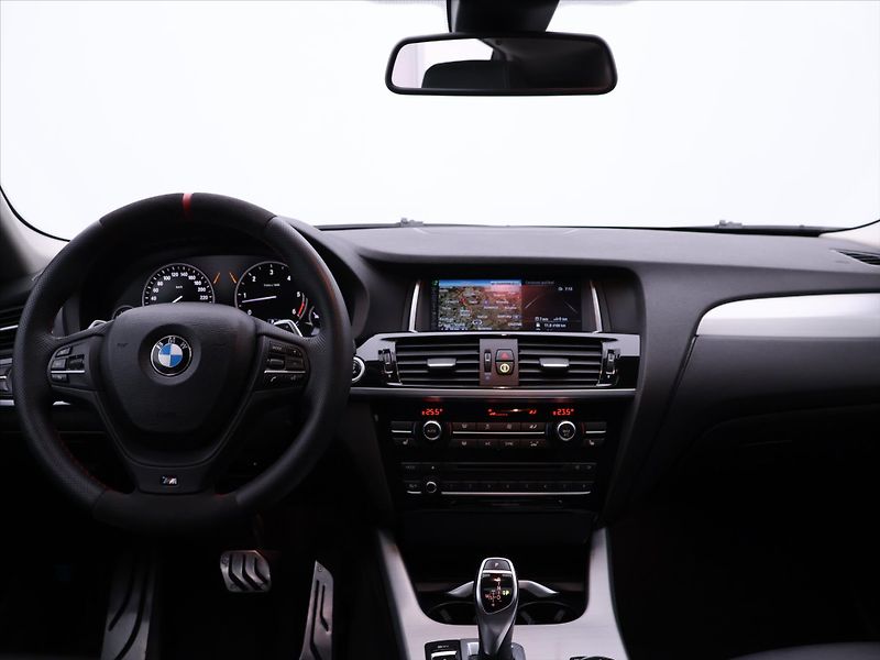 BMW X4 3,0 35d xDrive 230kW M-Packet - fotka 30 z 38