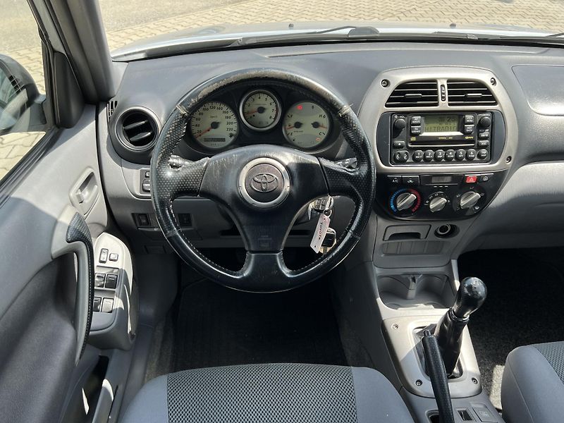Toyota RAV4 (2001) - fotka 17 z 26