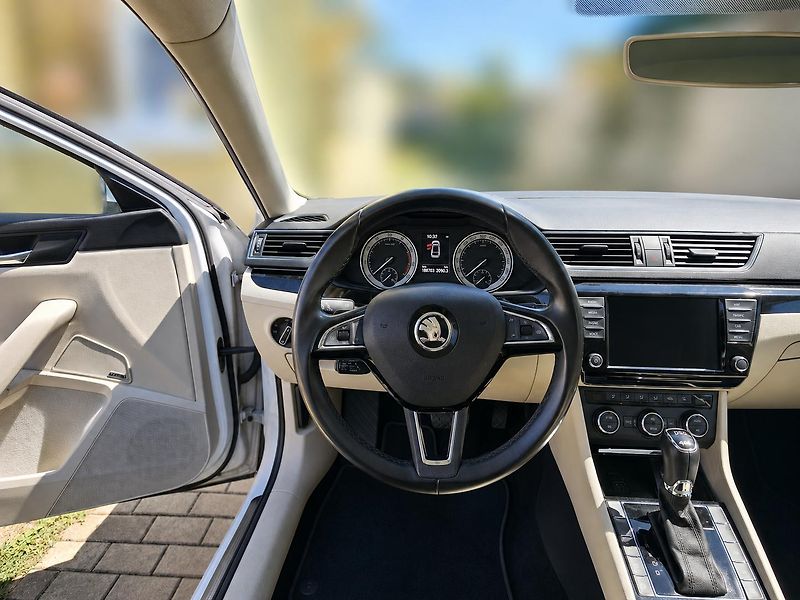 Škoda Superb (2015) - fotka 10 z 11