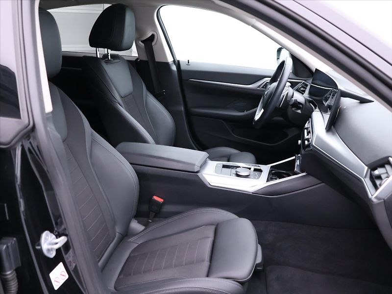 BMW Řada 4 Gran Coupé 2,0 420i 135kW DPH - fotka 12 z 38