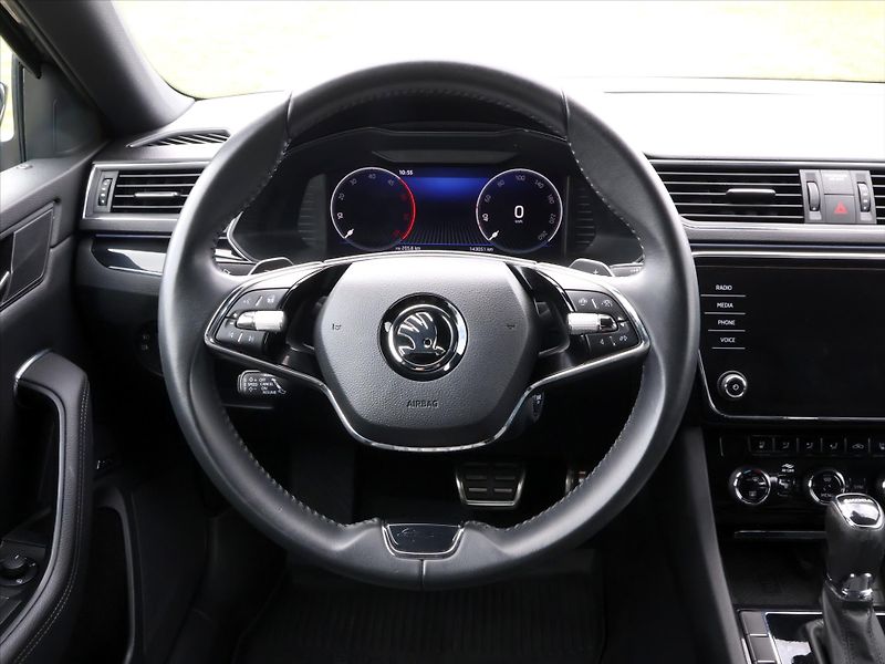 Škoda Superb 2,0 TDI DSG L&K DPH CZ - fotka 16 z 34