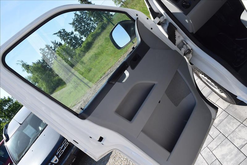 Volkswagen Transporter 2,0 TDI 103KW 9MÍST 4X4 PO STK - fotka 29 z 46