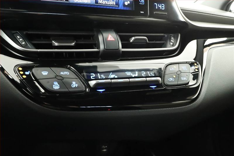 Toyota C-HR (2019) 1.8 Hybrid - fotka 14 z 15