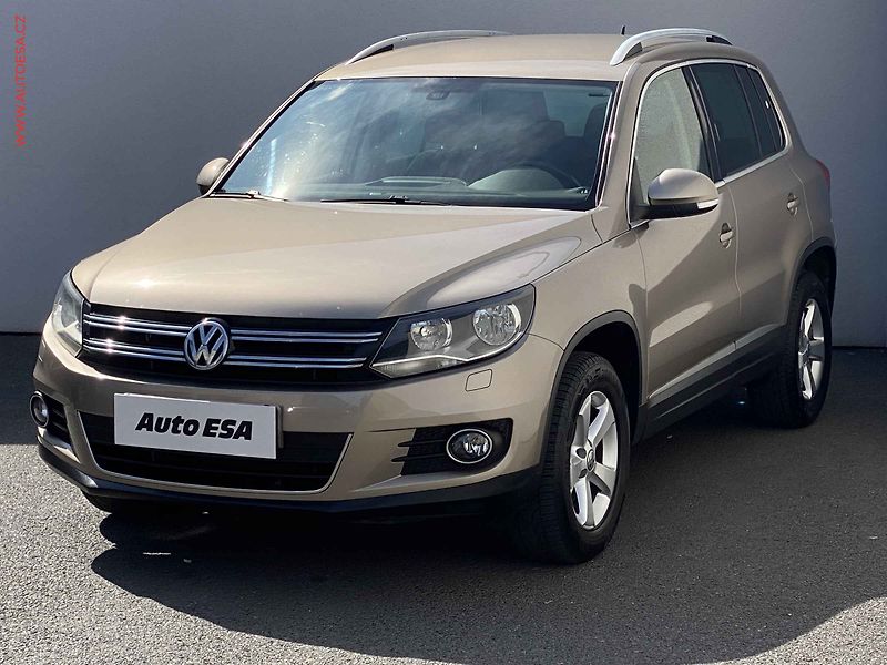 Volkswagen Tiguan (2012) 2.0 TDi, Sport&Style, park. - fotka 3 z 16