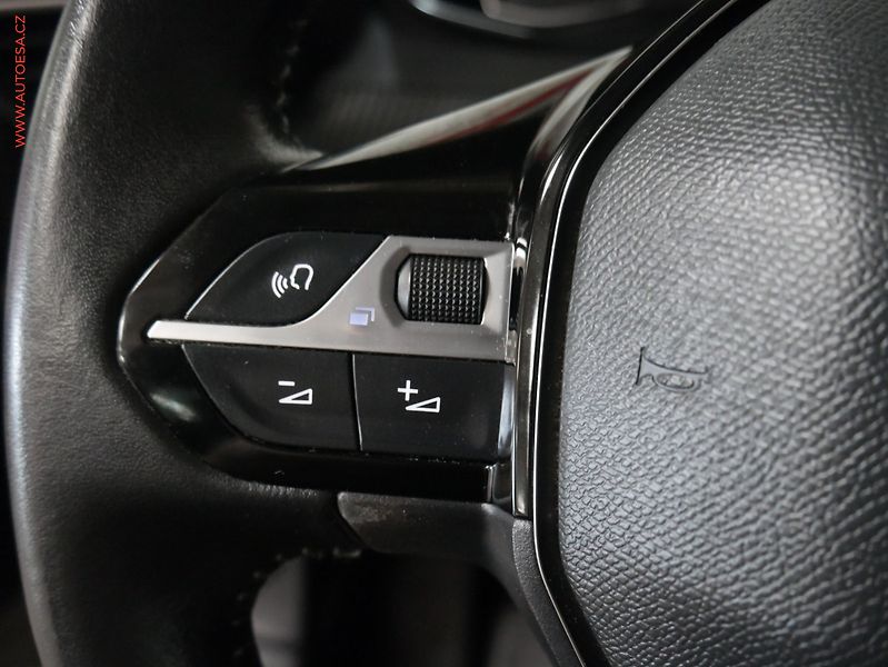 Peugeot 208 (2022) 1.2PT, 2.maj,ČR, LED, autoAC - fotka 14 z 20