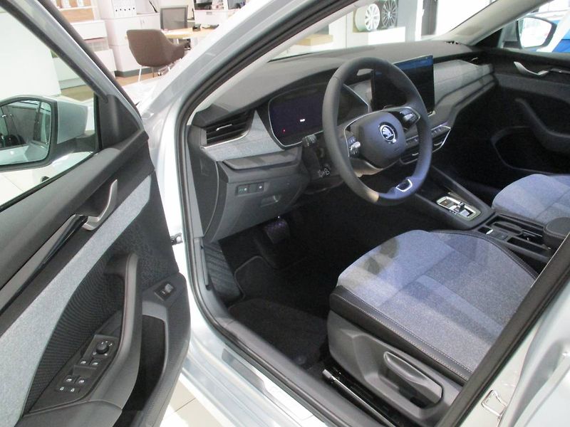 Škoda Octavia Combi Top Selection 2,0 TDI/11 - fotka 9 z 18