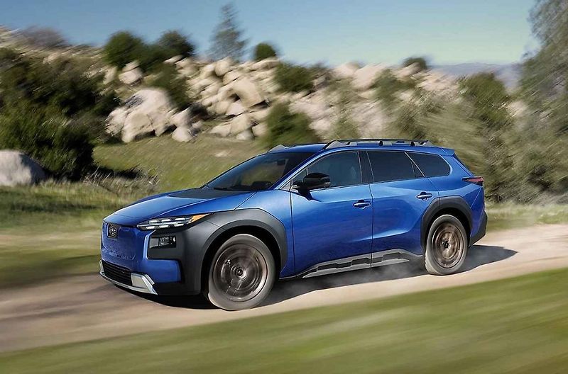 Místy muselo elektrické Subaru Uncharted projíždět i obtížnějším terénem.