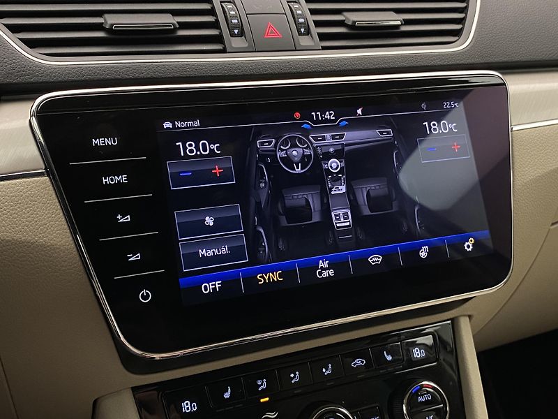 Škoda Superb COMBI 2.0TDI L&K DSG CZ - fotka 57 z 64