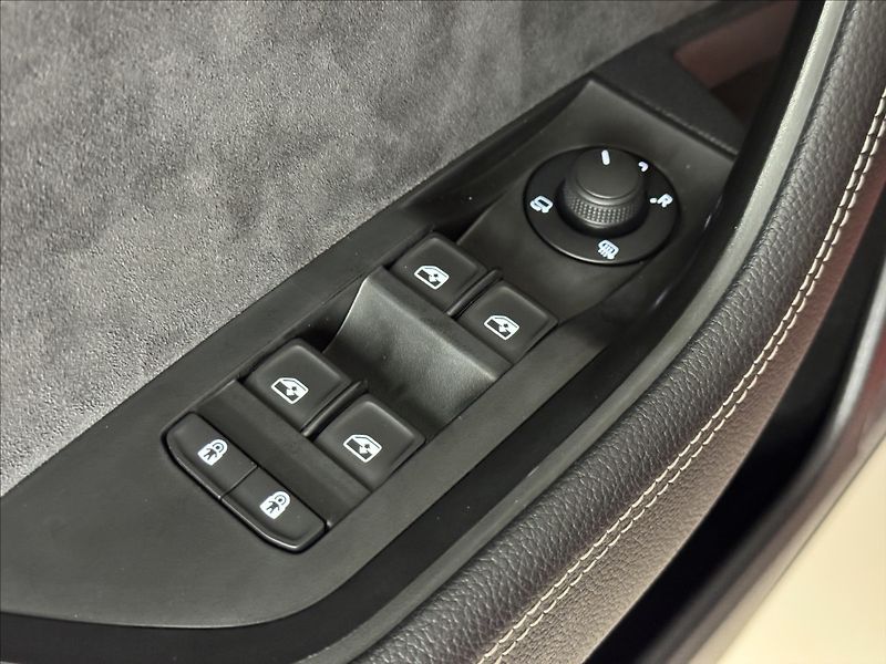 Škoda Superb 1,5 TSi  DSG Sportline Virtual - fotka 20 z 48
