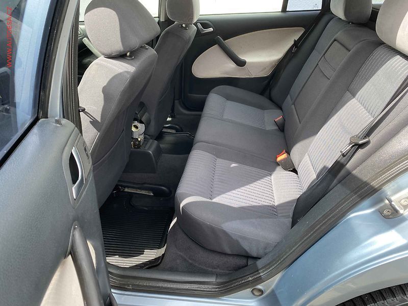 Škoda Octavia (2003) 1.6 MPi, ČR, Elegancec, TZ - fotka 10 z 17