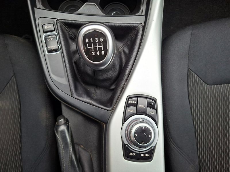 BMW Řada 1 (2012) 116d 85kW -NAVIGACE-SENZORY - fotka 16 z 33