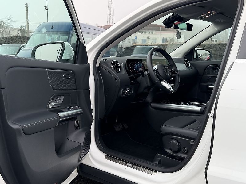 Mercedes-Benz GLA 180 d - fotka 22 z 30