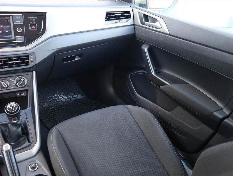 Volkswagen Polo (2017) 1.0 TSI, Tempomat - fotka 8 z 15