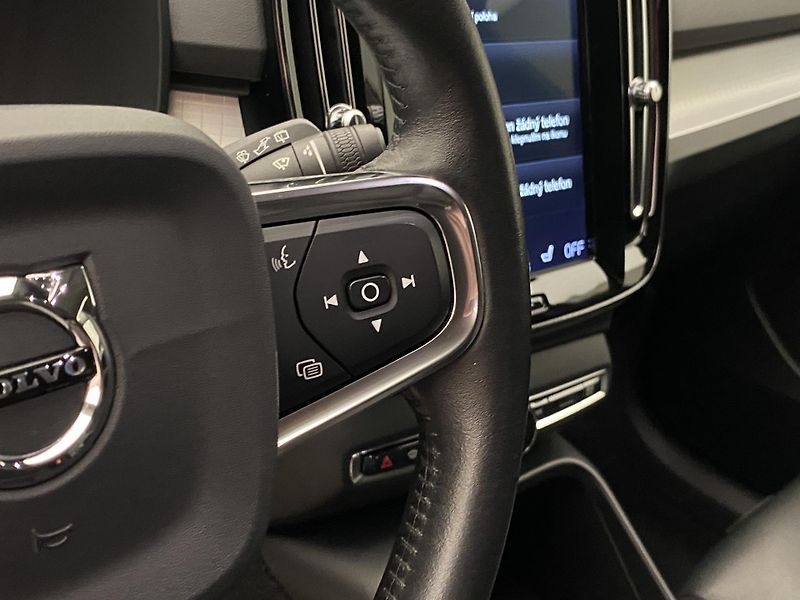 Volvo XC40 T5 AWD MOMENTUM AUT - fotka 20 z 45