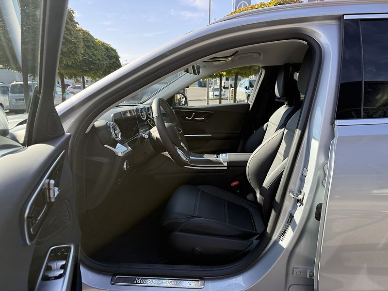 Mercedes-Benz Třídy C (2025) 220 d 4MATIC kombi - fotka 20 z 40
