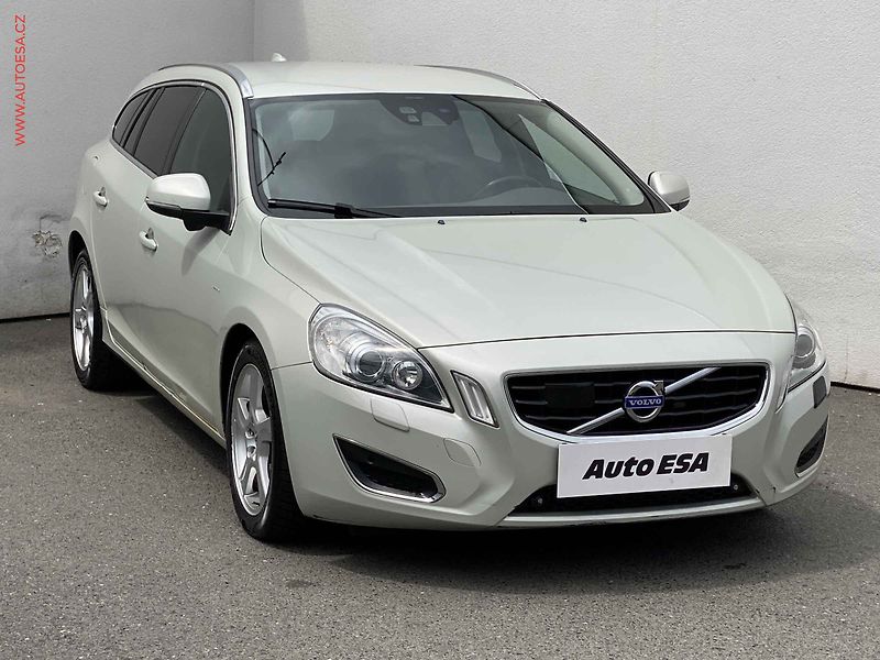 Volvo V60 (2011) 2.4 D5 4x4, AT, xenon, kůže - fotografie inzerátu