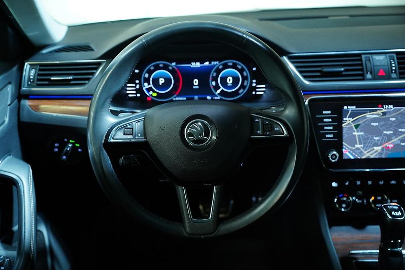 Škoda Superb - fotka 18 z 26
