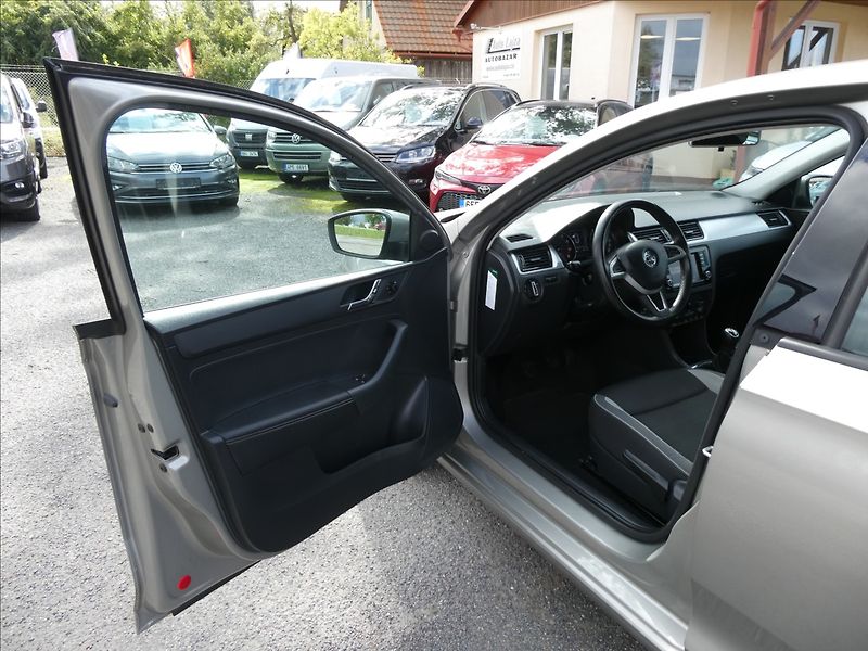 Škoda Rapid 1,2 TSi 81kW 1.MAJITEL,SERVISK - fotka 19 z 47