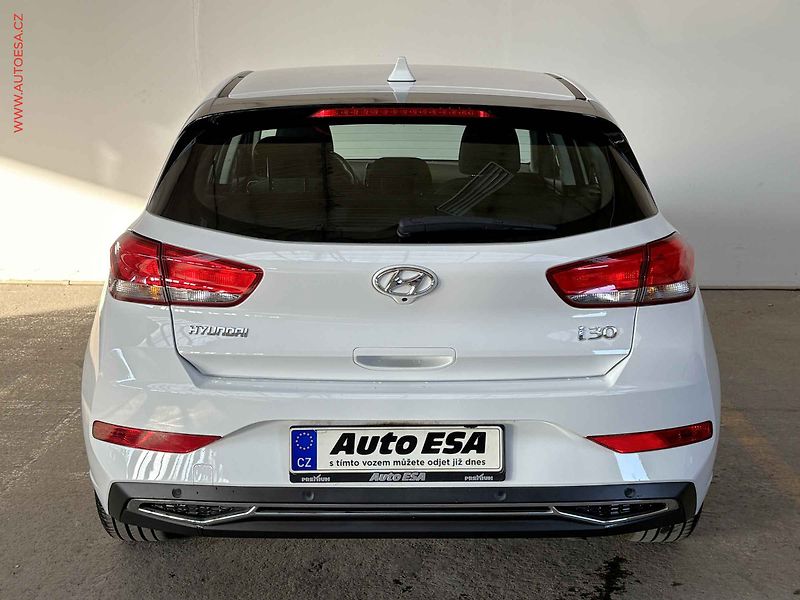 Hyundai i30 (2022) 1.0T-GDI, 1.maj,ČR, servis - fotka 5 z 15