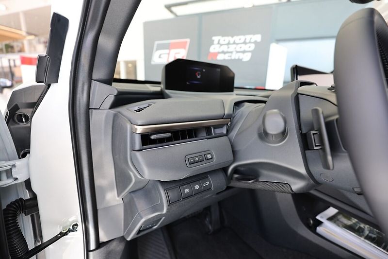 Toyota bZ4X Executive AWD 73.1 kWh - fotka 7 z 18