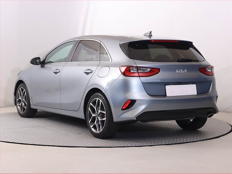 Kia Ceed (2023) 1.5 T-GDI, Serv.kniha, Navi - fotka 4 z 22