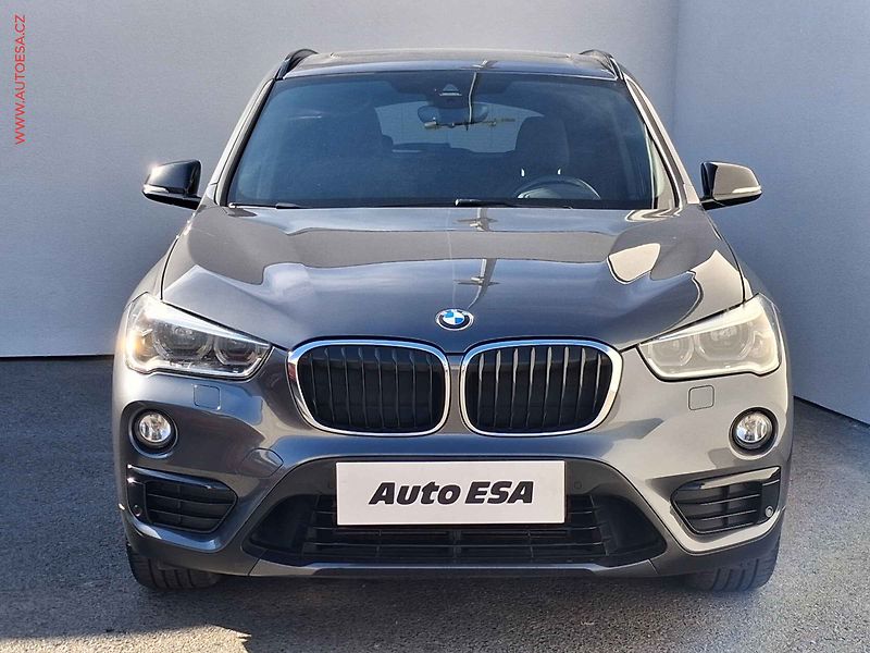 BMW X1 (2015) 2.0d XDrive, AT, LED, panor - fotka 2 z 20
