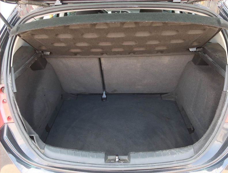 Seat Leon (2010) 2.0 TDI FR, Tempomat - fotka 13 z 16