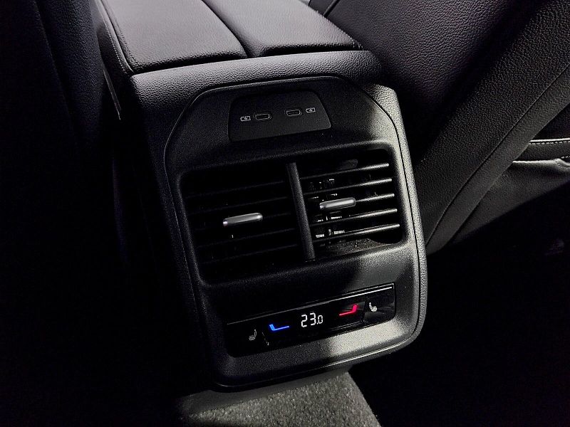 Škoda Superb (2024) L&K 2,0 Tdi 142 Kw 4x4 DSG - fotka 35 z 46
