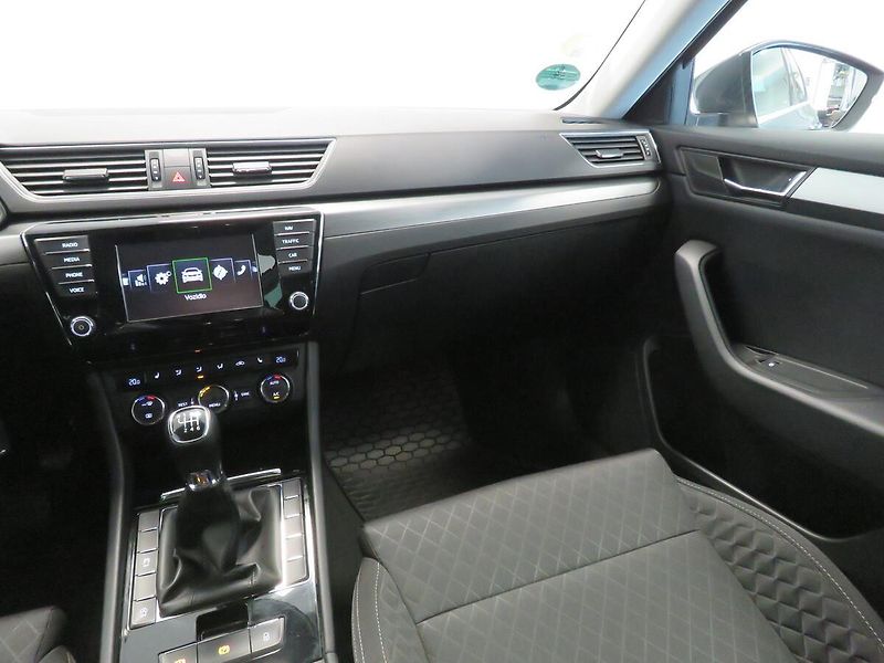 Škoda Superb - fotka 16 z 25