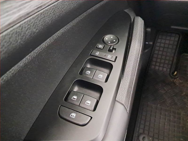 Kia Sportage (2023) 1.6 T-GDI - fotka 17 z 17