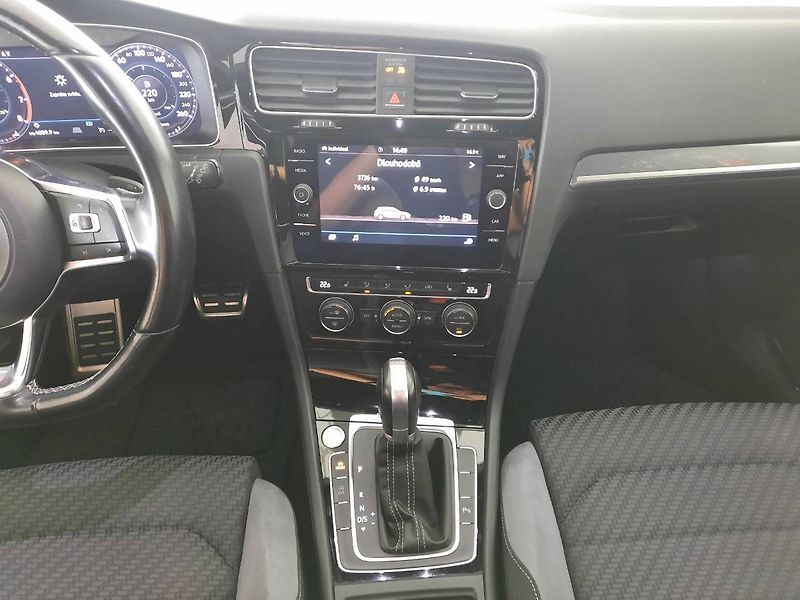 Volkswagen Golf (2017) 1.5 TSI (110kW/150k) DSG, R-Li - fotka 14 z 21
