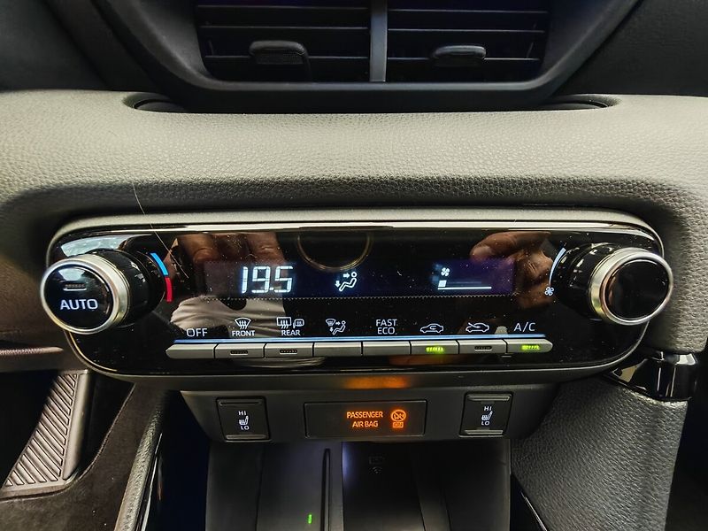 Toyota Yaris 1.5 Hybrid Style - fotka 26 z 29