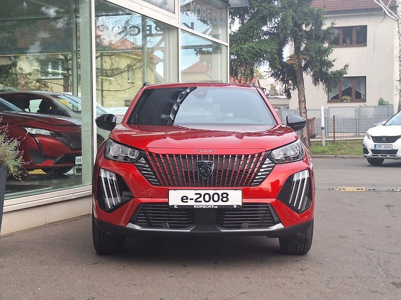 Peugeot 2008 (2026) e-ALLURE 115 kW / 156 k (Bater - fotka 2 z 23