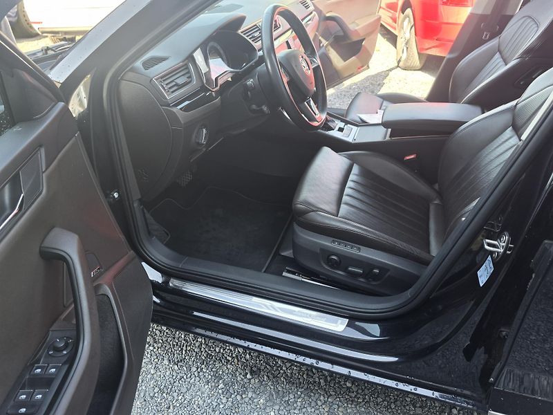 Škoda Superb 2.0 TDI L&Klement  4x4 - fotka 14 z 23