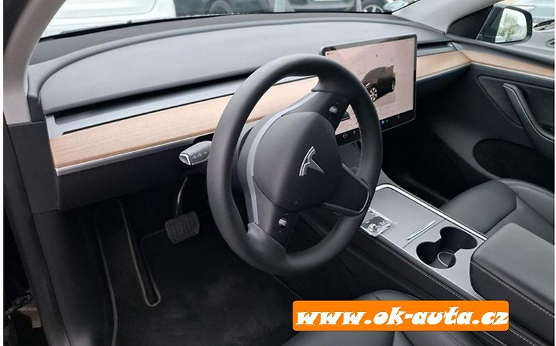 Tesla Model Y LONG RANGE AWD SoH 97% - fotka 4 z 7