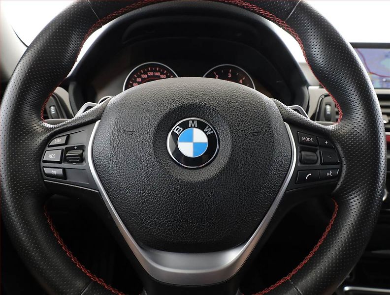 BMW Řada 4 (2014) 420d xDrive, 4X4, Automat - fotka 8 z 18