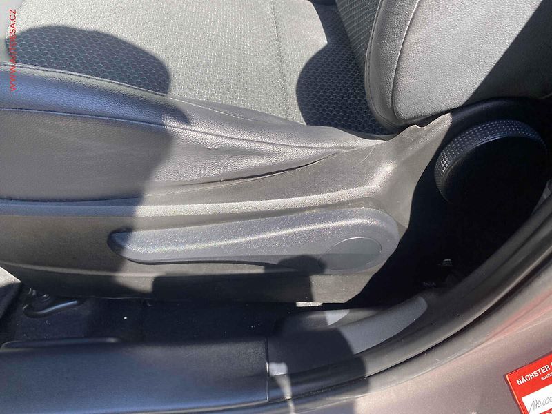 Hyundai ix35 (2012) 2.0 CRDi 4x4, Výhřev sed, - fotka 14 z 16