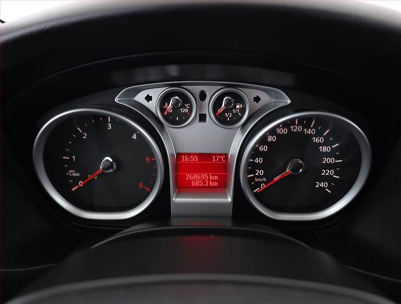 Ford Focus (2008) 2.0 TDCi, nová STK, dobrý stav - fotka 8 z 14