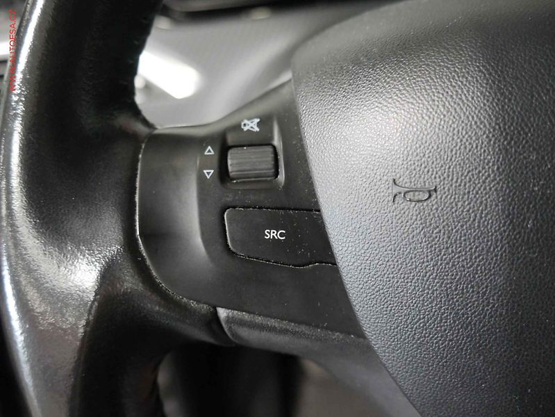 Peugeot 2008 (2018) 1.2PT, 2.maj,ČR, servis - fotka 12 z 17